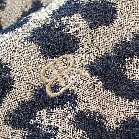 NWT Banana Republic Animal Print Wool & Cotton Scarf - Picture 4 of 6